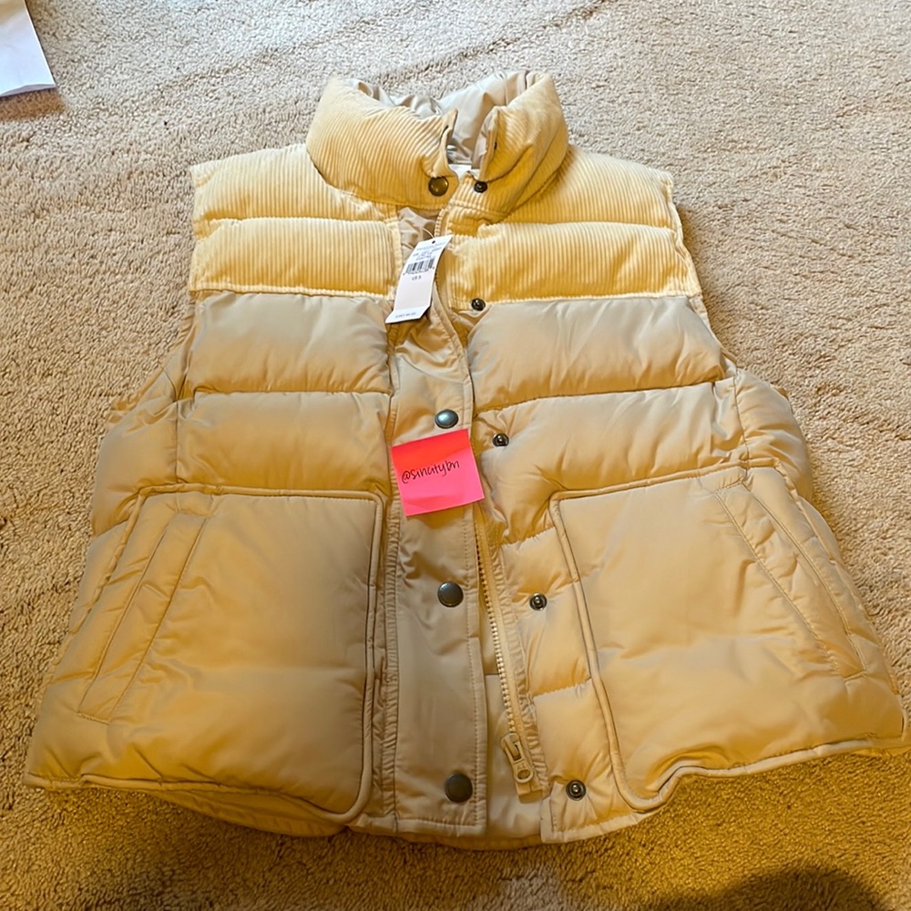 American Eagle Women’s Corduroy Accent Puffer Vest